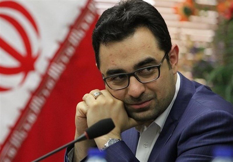 إيران.. انهيار الريال يطيح بـ"مسؤول العملات الأجنبية"