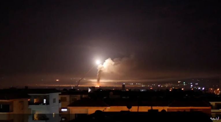 قصف لكيان الاحتلال يطال مواقع قوات النظام والمليشيات الإيرانية في محيط العاصمة دمشق وطائرات مسيرة تهاجم مطار حماة العسكري وأنباء عن مقتل عدد من عناصر "الحرس الثوري" الإيراني بينهم ضابط كبير