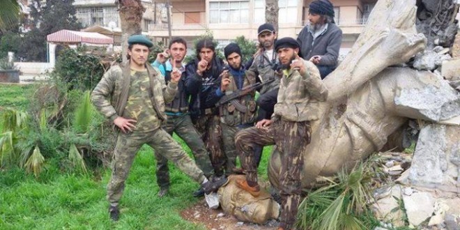 وجهاء علويون بالغاب يبلغون الثوار حيادهم في الحرب
