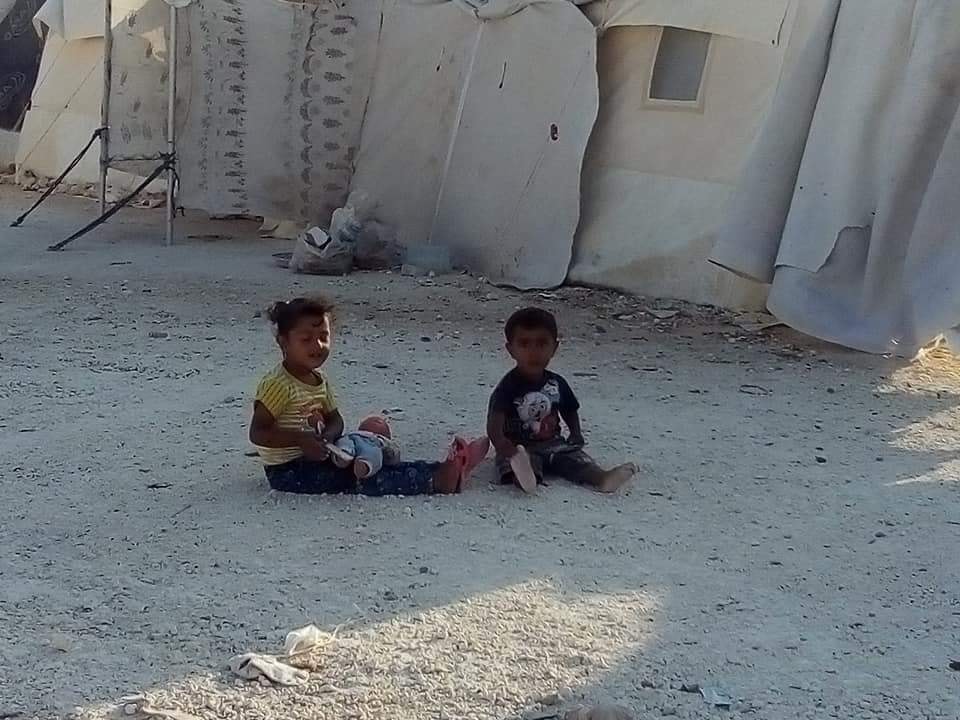 عشرات العائلات الفلسطينية في إدلب أمام خطر التهجير والتشتت من جديد