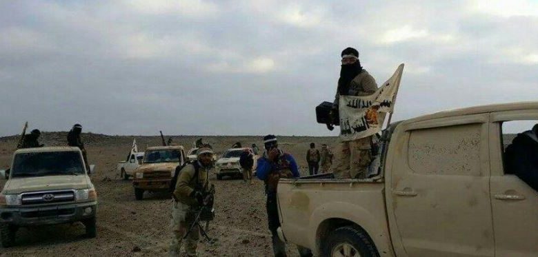 المرصد السوري لـ"حقوق الإنسان" : مضادات القوات الإيرانية الجوية تتصدى لأجسام “مجهولة” بالقرب من البوكمال عند الحدود السورية – العراقية