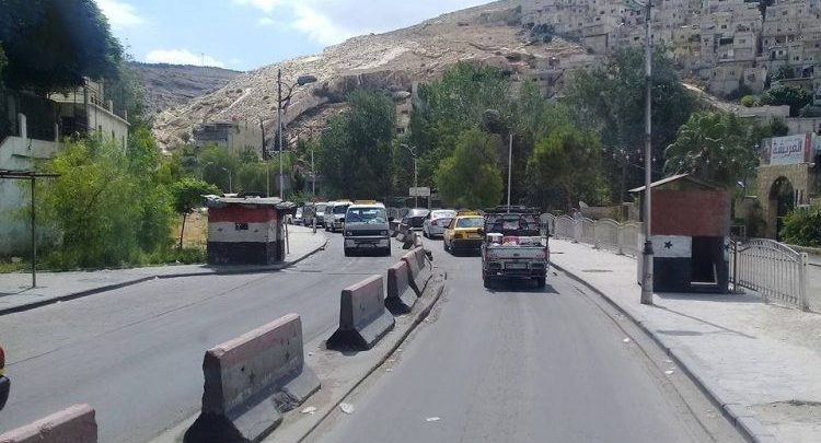 نظام الأسد يشن حملة اعتقالات واسعة في صفوف اللاجئين الفلسطينيين في دمشق