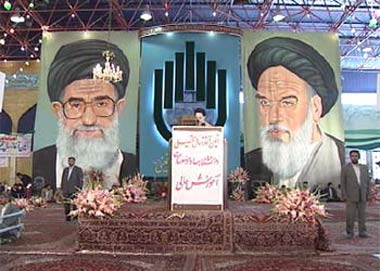 ماذا يفعل (الشمعدان اليهودي) في احتفالات المناسبات الدينية عند الشيعة ؟؟ - مقطع وصور مثيرة