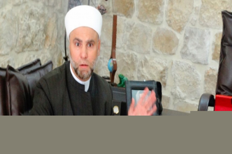 بالرغم من التطبيل له وبعد السخرية الواسعة ... نظام الأسد يعزل خطيب "المسجد الأموي"