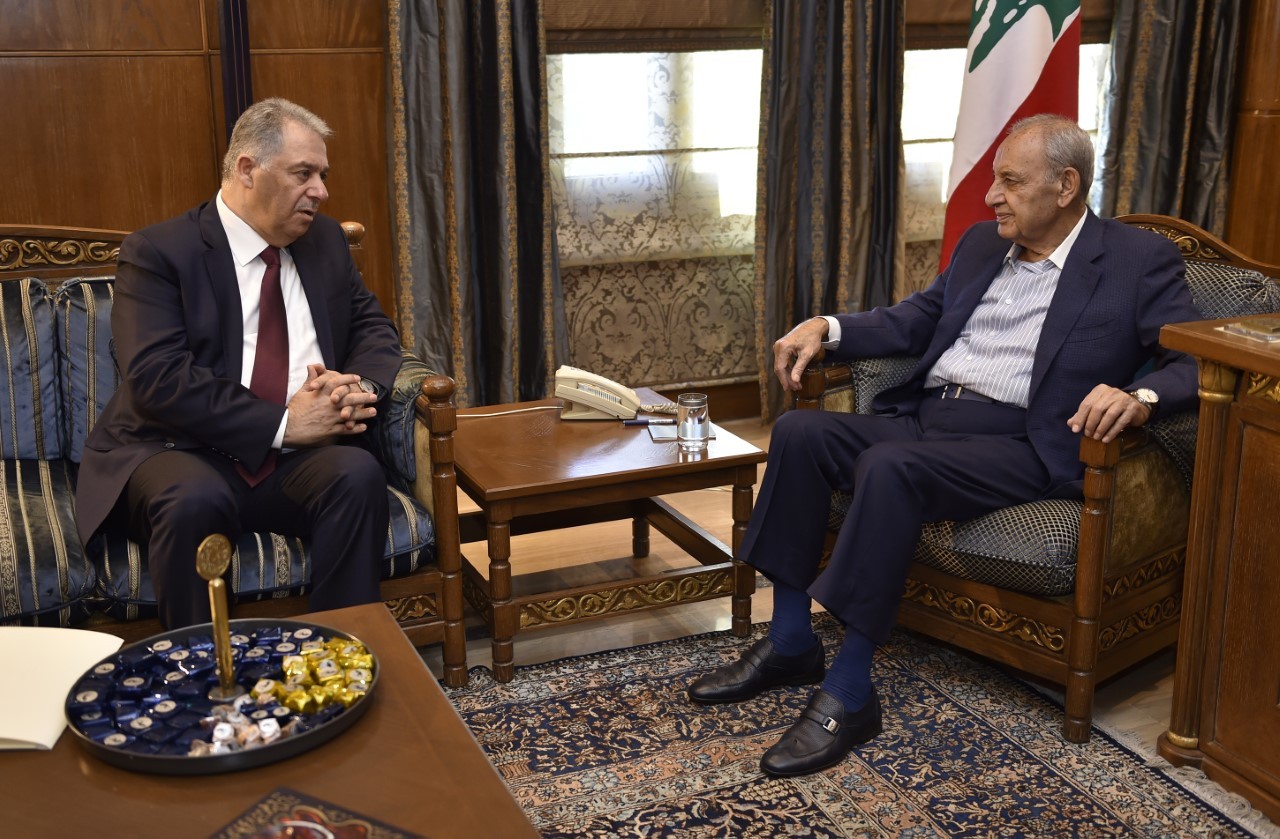 تعليق موقع الحقيقة على خبر استقبال نبيه بري للسفير الفلسطيني في لبنان أشرف دبور وانهما عرضا معا اوضاع اللاجئين الفلسطينيين في لبنان