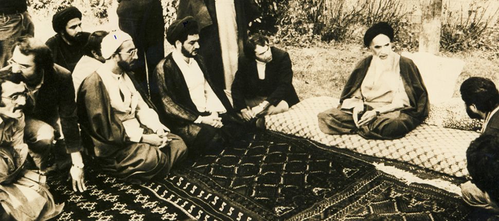 معارض شيعي يفضح حقيقة خميني ، خميني .. تاريخ أسود حافل بالآثام و «جنون العظمة»