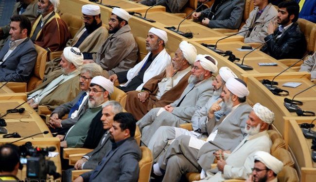 عن أية وحدة تتحدث إيران، وهي تمزق في المسلمين؟!!