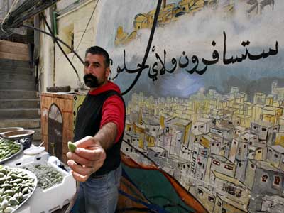 تزايد الهجرة من المخيمات الفلسطينية في لبنان .. وتحذيراتٌ من مخططٍ منظّم