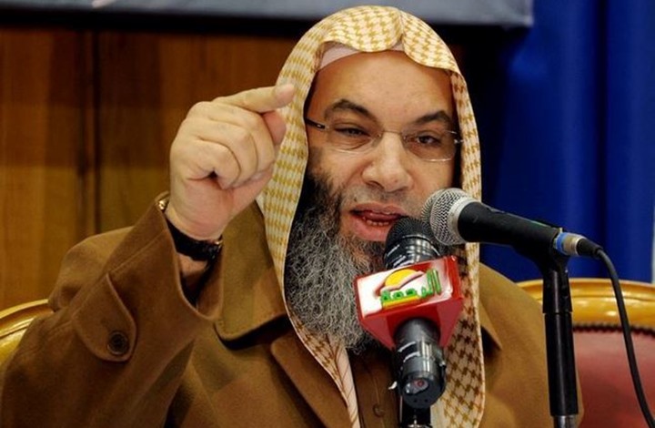 كيف علق محمد حسان على صور خامنئي بشوارع القاهرة؟