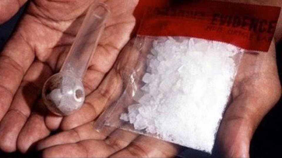 إيران تغرق العراق بالمخدرات .. من البصرة