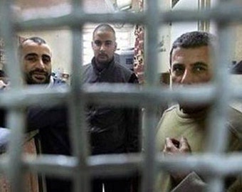 المتاجرة بالأسرى الفلسطينيين