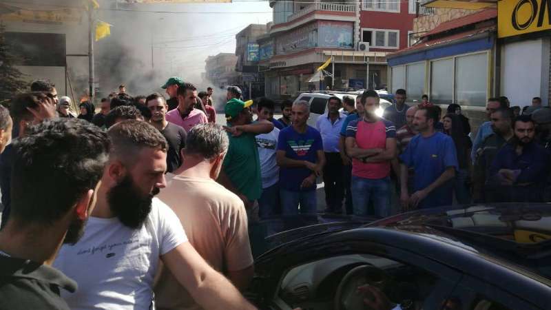 أهالي بلدة شيعية لبنانية يشتمون زعيم ميليشيا "حزب الله"