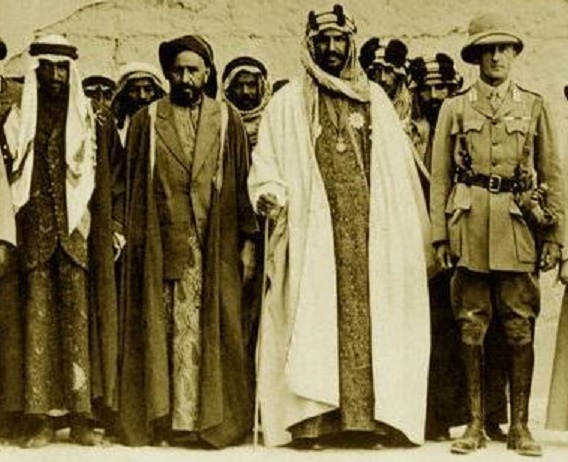 "الخارجية السعودية" تغرد بصورة للملك عبدالعزيز مع الأمير خزعل الكعبي آخر أمراء الأحواز العربية المحتلة