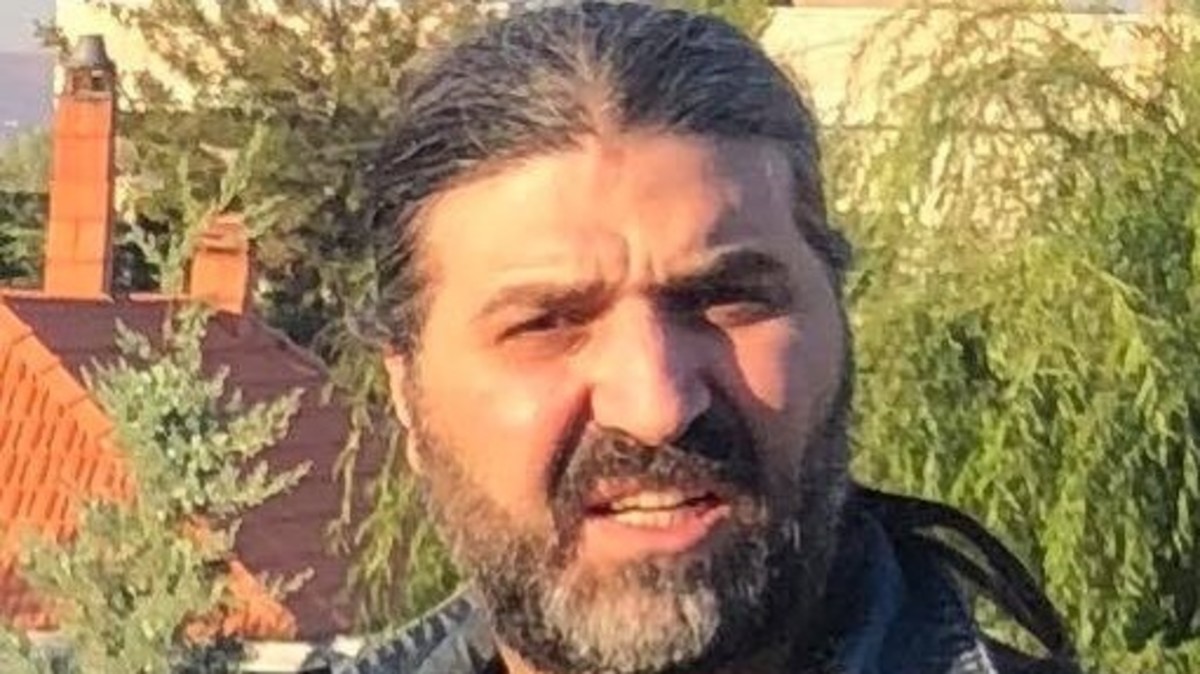 شاهد.. تاجر مخدرات لبناني شهير بضيافة قريب الأسد