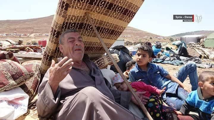آلاف الفلسطينيين والسوريين يفترشون العراء جنوب سورية والأردن يغلق حدوده