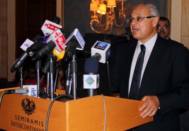إلى أين تذهب مصر : " في خطوة تطبيعية وزير السياحة المصري يزور إيران"