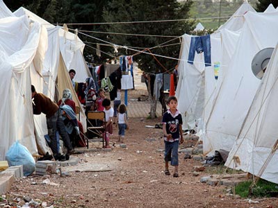 الفلسطينيون المهجرون من سوريا معاناة منسية خلف ملف النزوح السوري