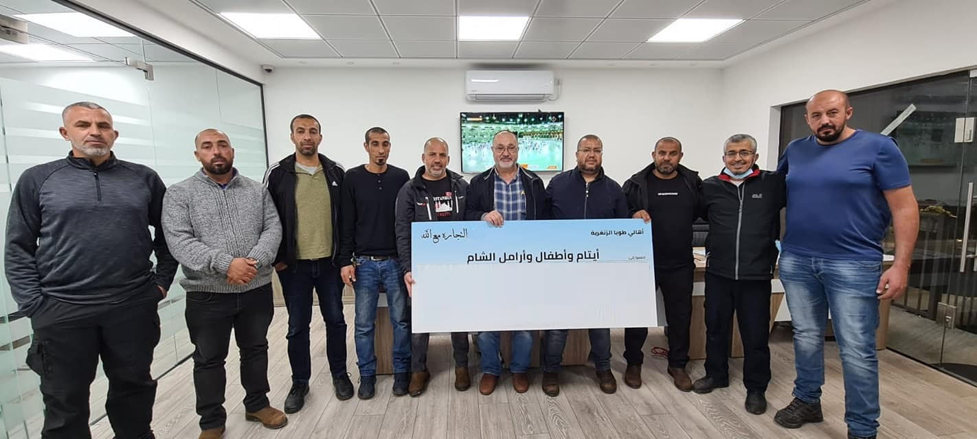 أهالي قرية فلسطينية يتبرعون ب 100 ألف دولار للمحتاجين السوريين .. مع تعليق الحقيقة