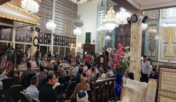 بحسب وكالة أنباء "فارس" : اليهود في طهران يحيون ذكرى رحيل خميني